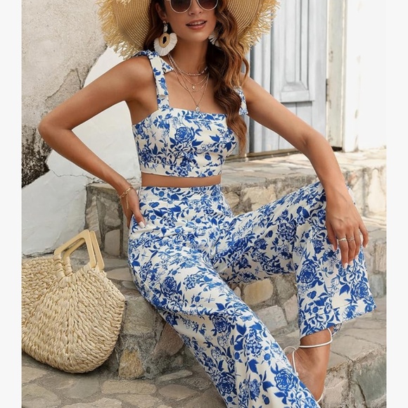 Blue and White Floral Print - Crop Cami & Pant Set - XS - Picture 3 of 5